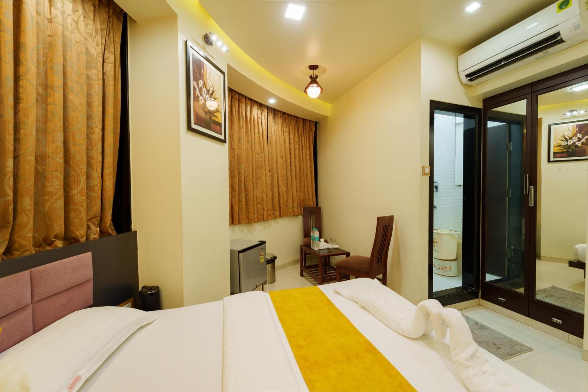 La Hotel Metro Near Bkc, Mumbai